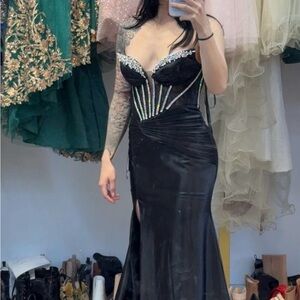 Elegant Black Evening Gown